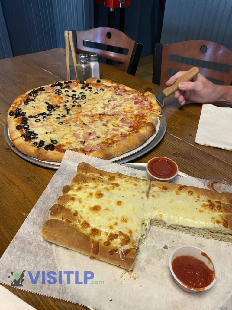 Pizza and cheese bread at Pegtown Station